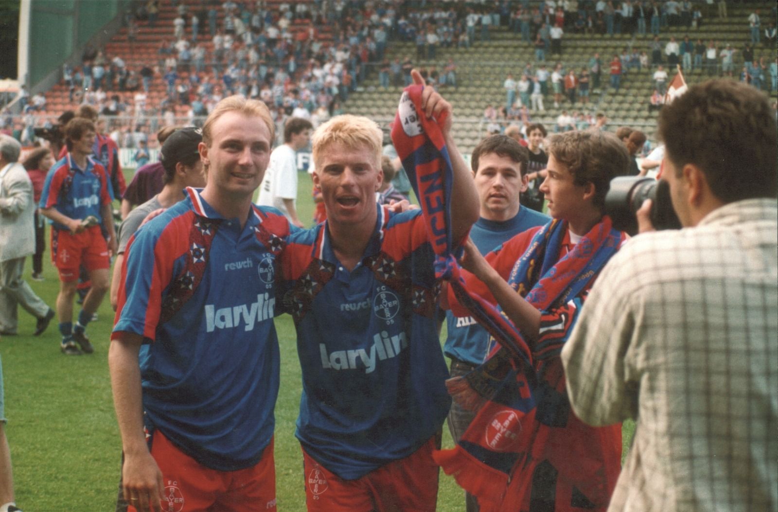 Heiko Laessig (links) und Helmut Rahner im Heimspiel am 17. Juni 1995 gegen Borussia Mönchengladbach (3:2).